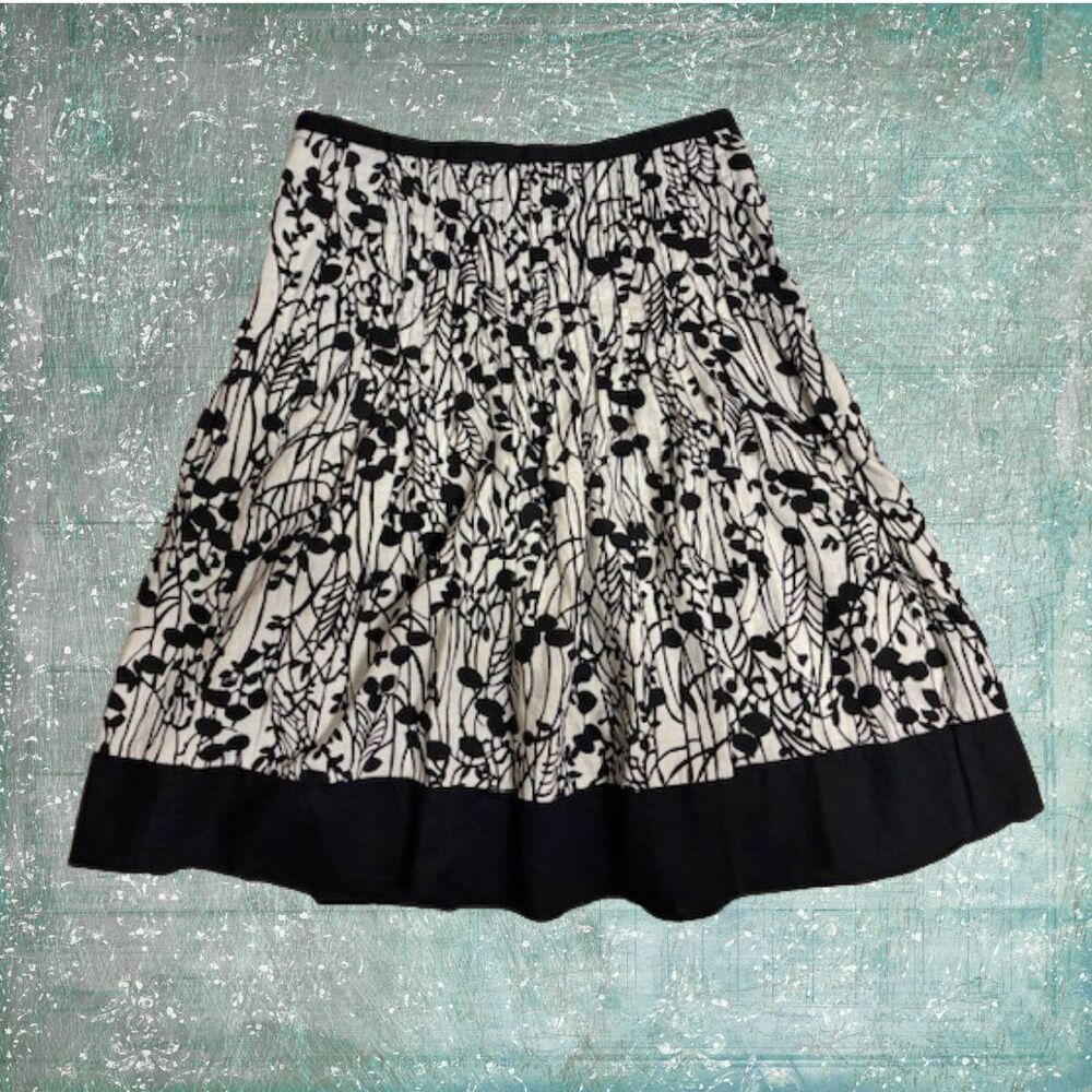 George Skirt Women’s Size 8 A-Line Pleated Floral Black & Off White